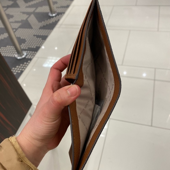 PASSPORT HOLDER🤎 - Picture 6 of 6